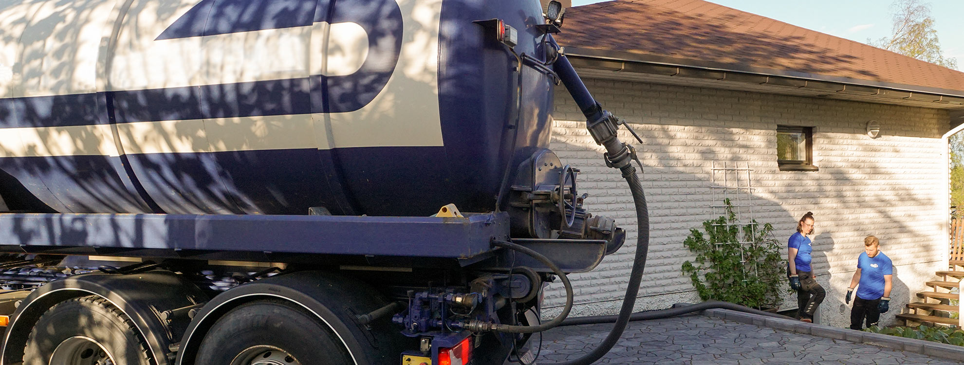 Imuautomme tyhjentää niin likakaivot kuin täyttyneet pintavesi- ja hiekan- sekä öljynerotuskaivot.